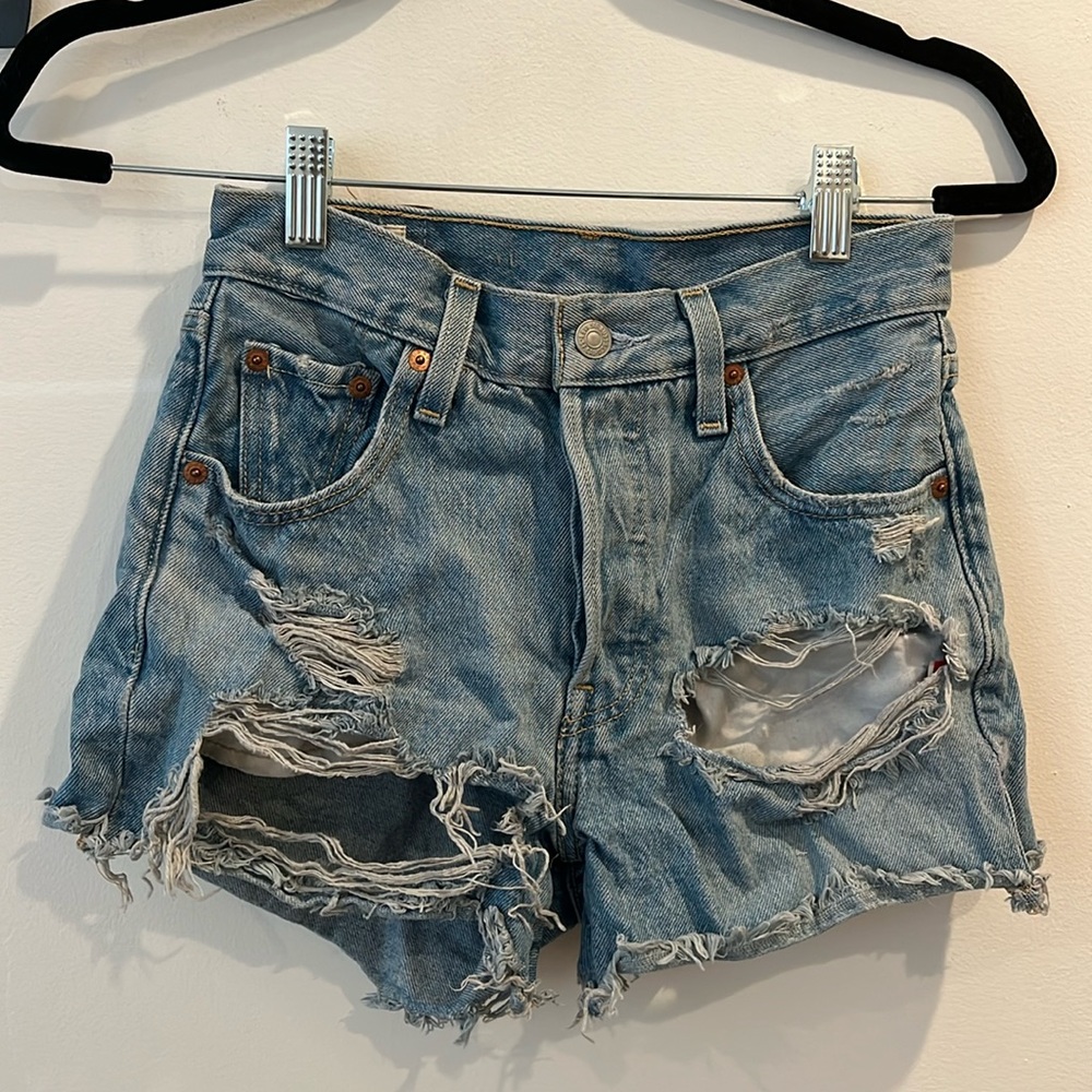Ripped cut off light Levi’s shorts